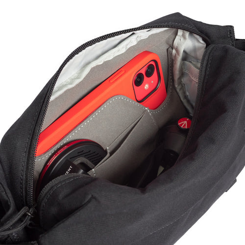 Moment Fanny Sling Bag 2L - Black