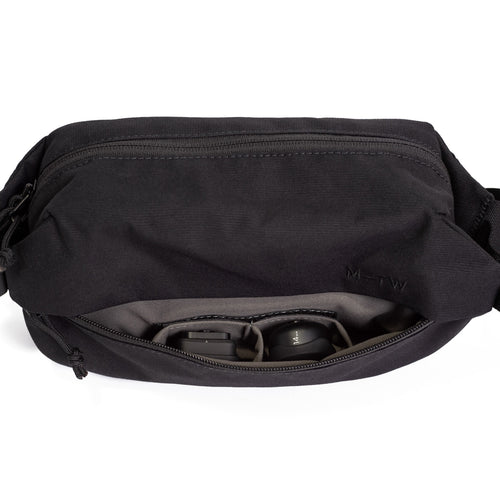 Moment Fanny Sling Bag 2L - Black