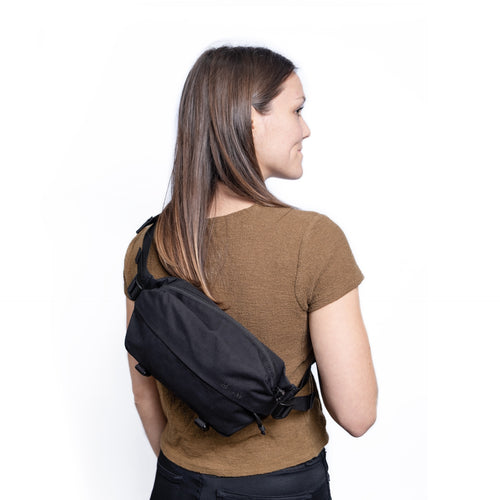Moment Fanny Sling Bag 2L - Black