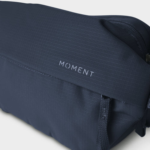 Moment Bag Everything Sling 2L - Navy