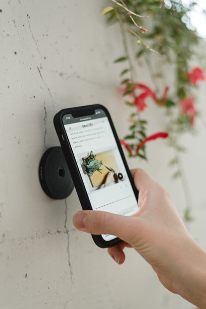 Moment  Wall Mount with MagSafe